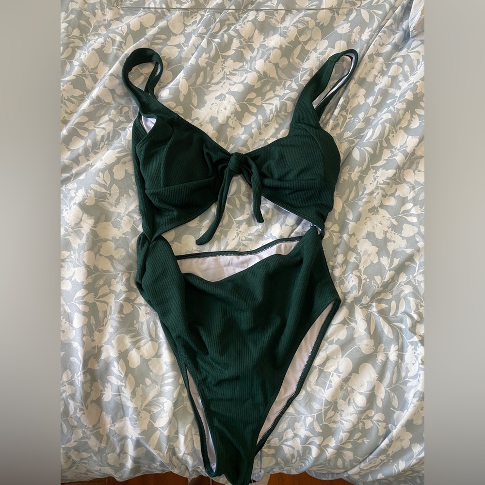 Never worn! - Picture 1 of 3